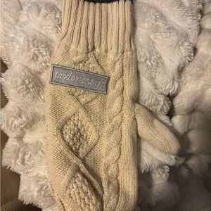 Taylor Swift Cream Cable Knit Mitten